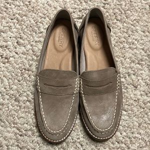 New with out tags size 7 (could fit 6.5-7) Sperry Loafers